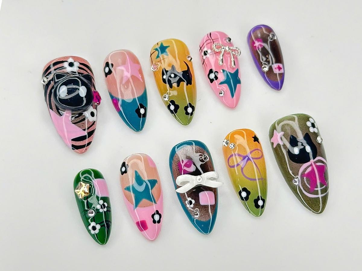 Playful Cat Star Bow Press-On Nail Set.