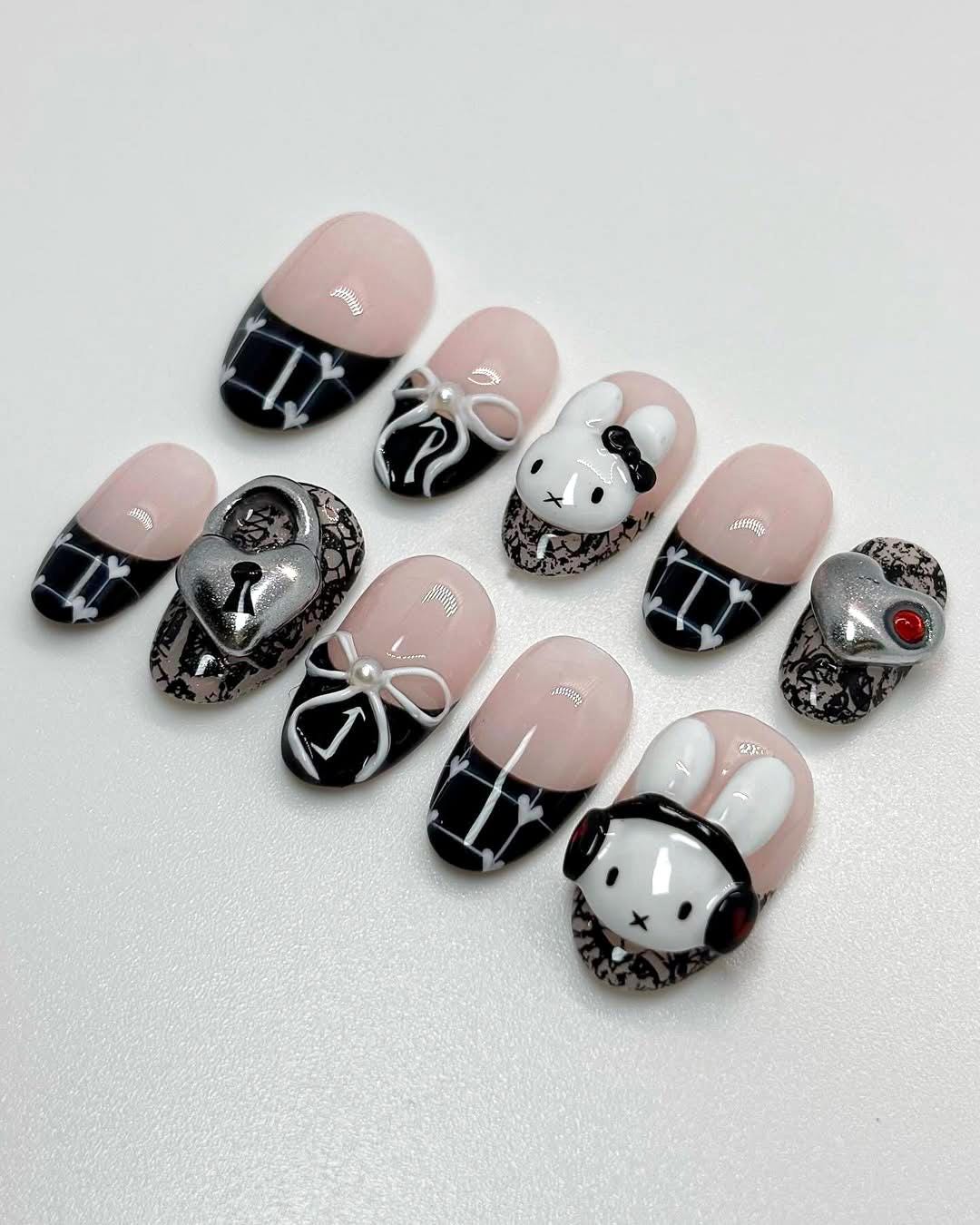 Chic Gothic Bunny Lock Press-On Nails