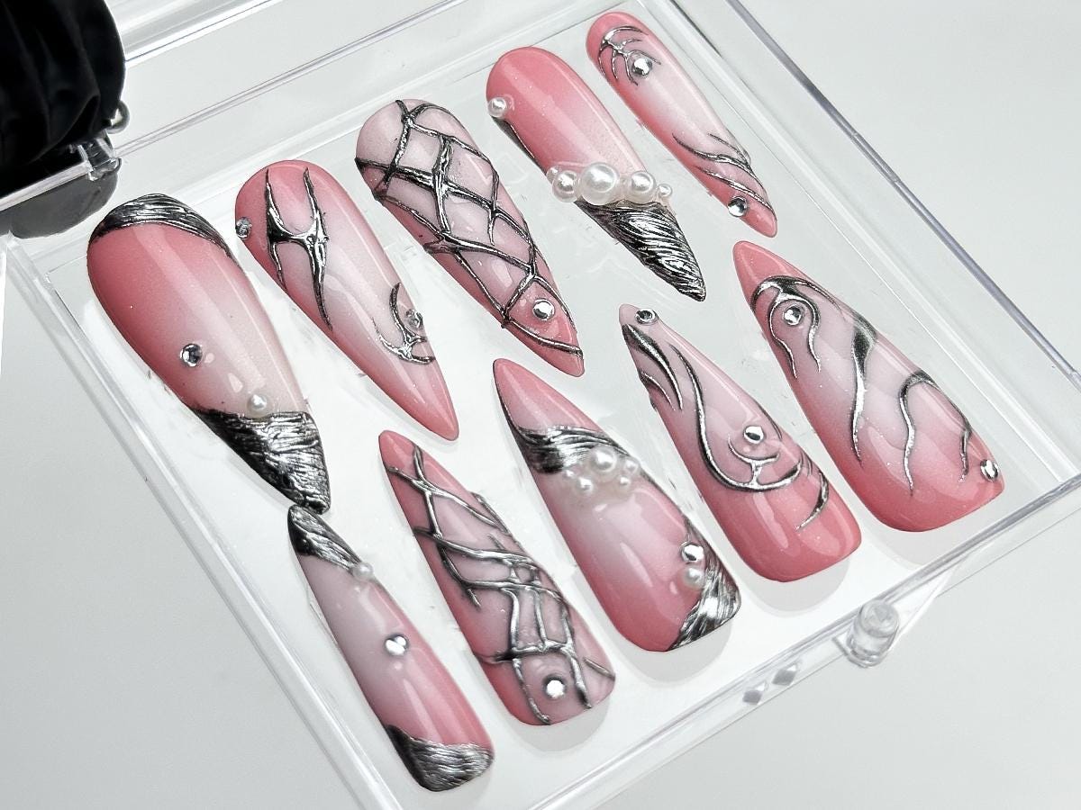 Pearl Webbed Chrome Elegance Press On Nail Set