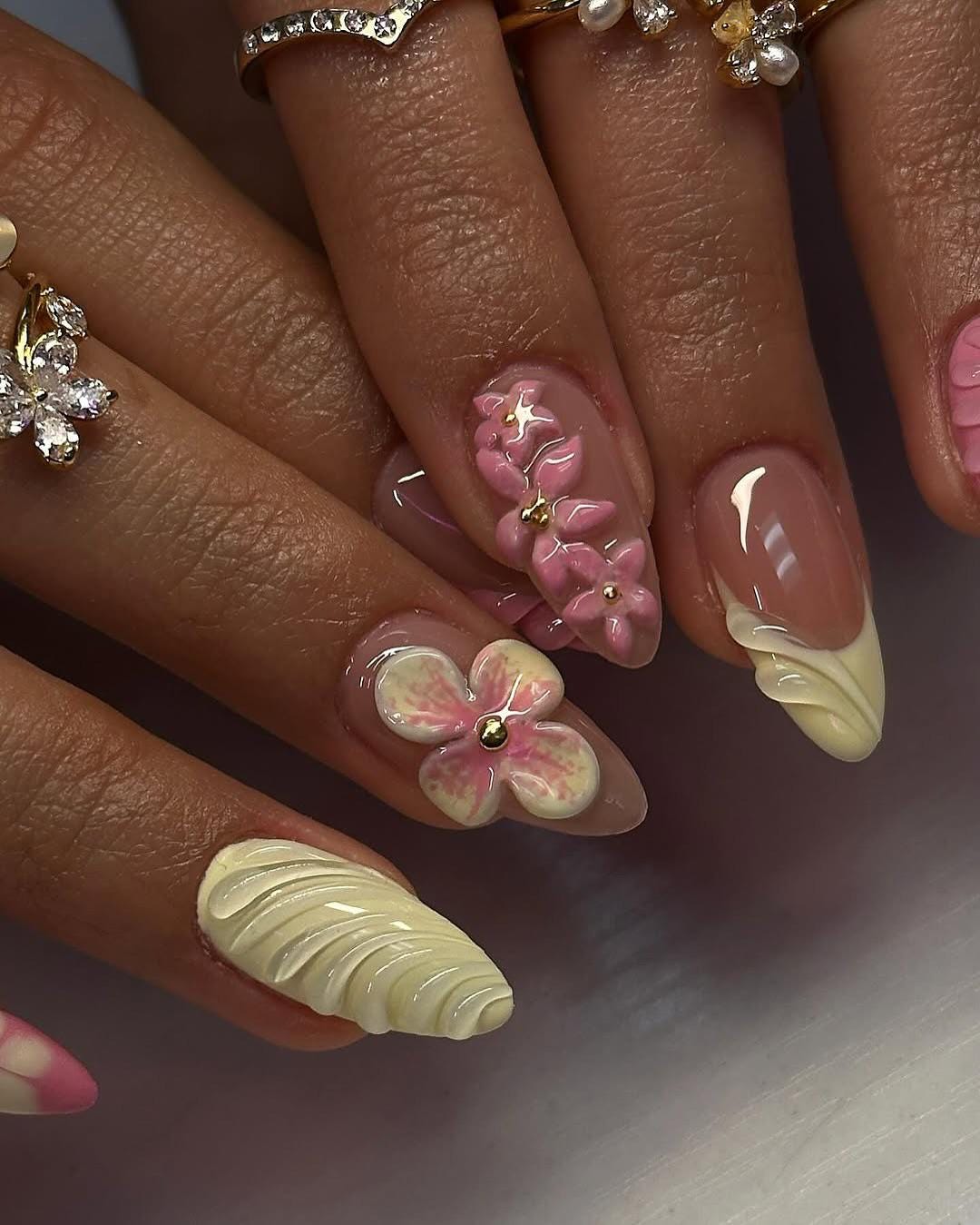 Stunning Floral 3D Nail Art Set - Elegant & Trendy