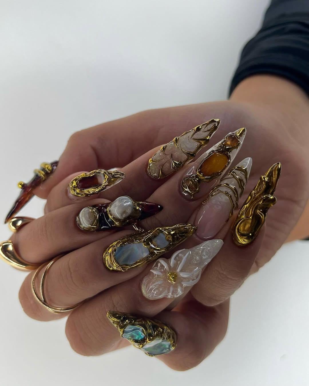 Galaxy Crystal Press-On Nails with Starry Cosmic Charm.