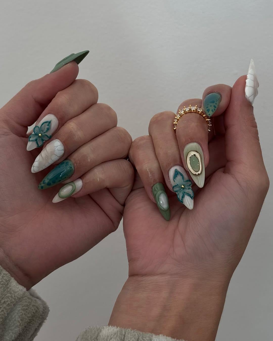 Elegant Green Marble Floral Press On Nails