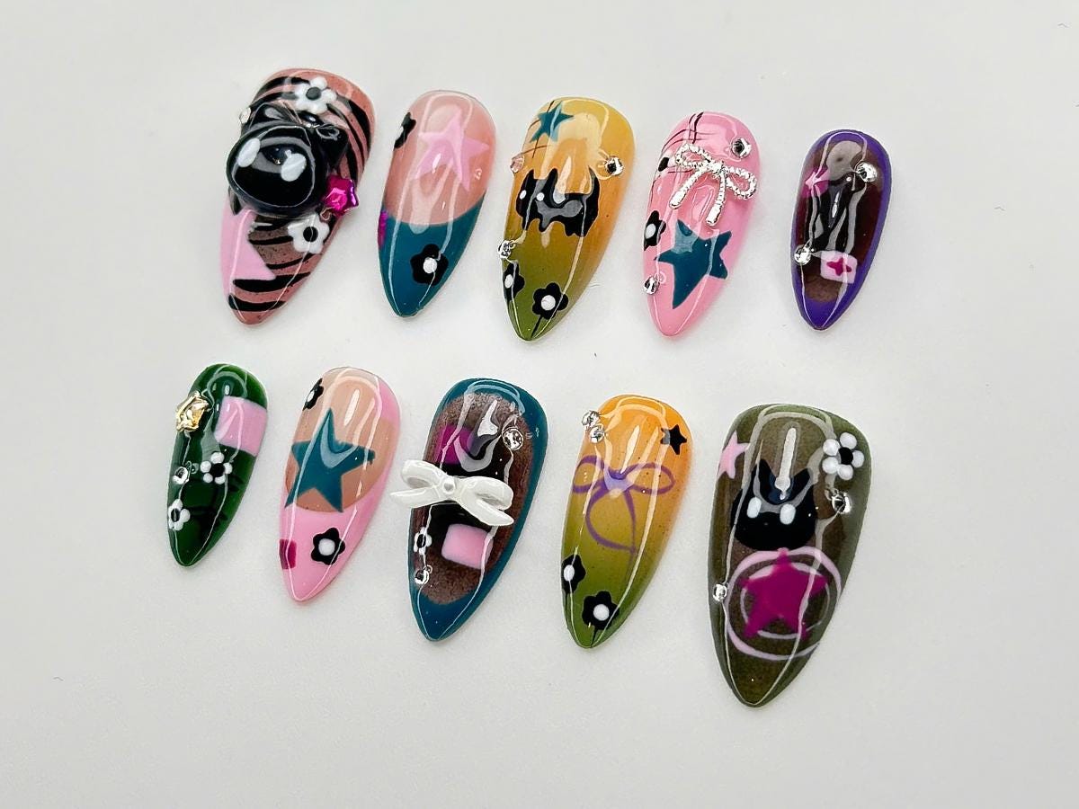Playful Cat Star Bow Press-On Nail Set.