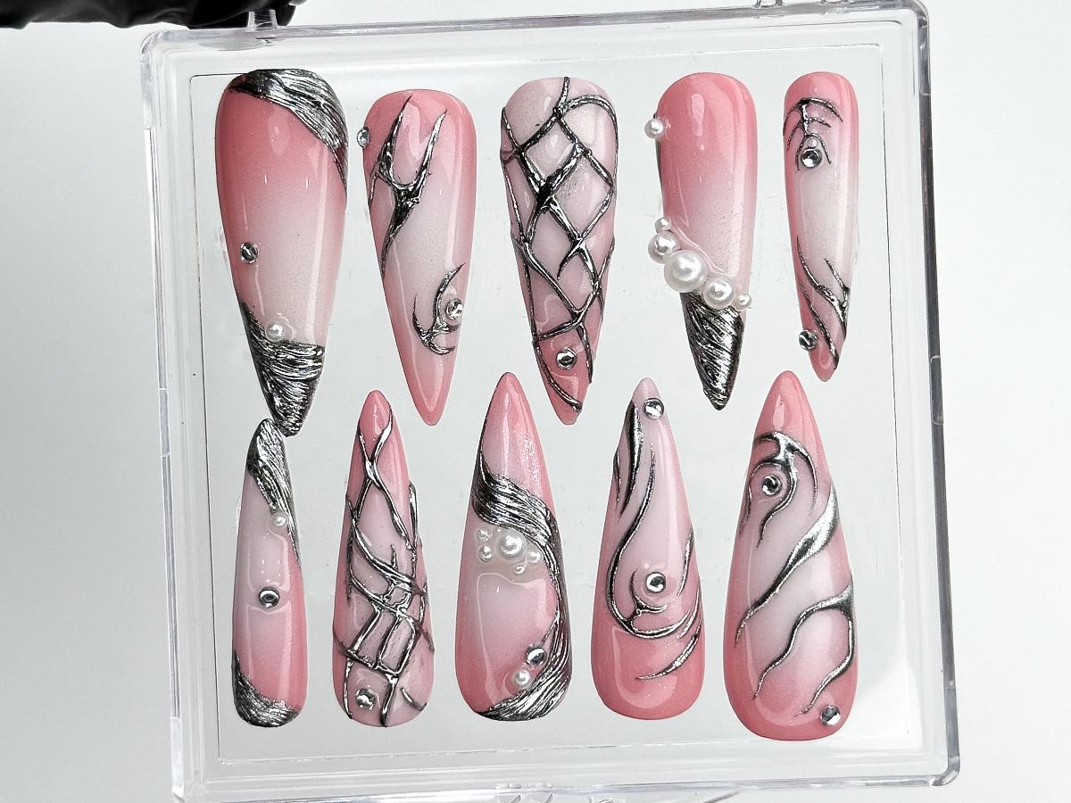 Pearl Webbed Chrome Elegance Press On Nail Set