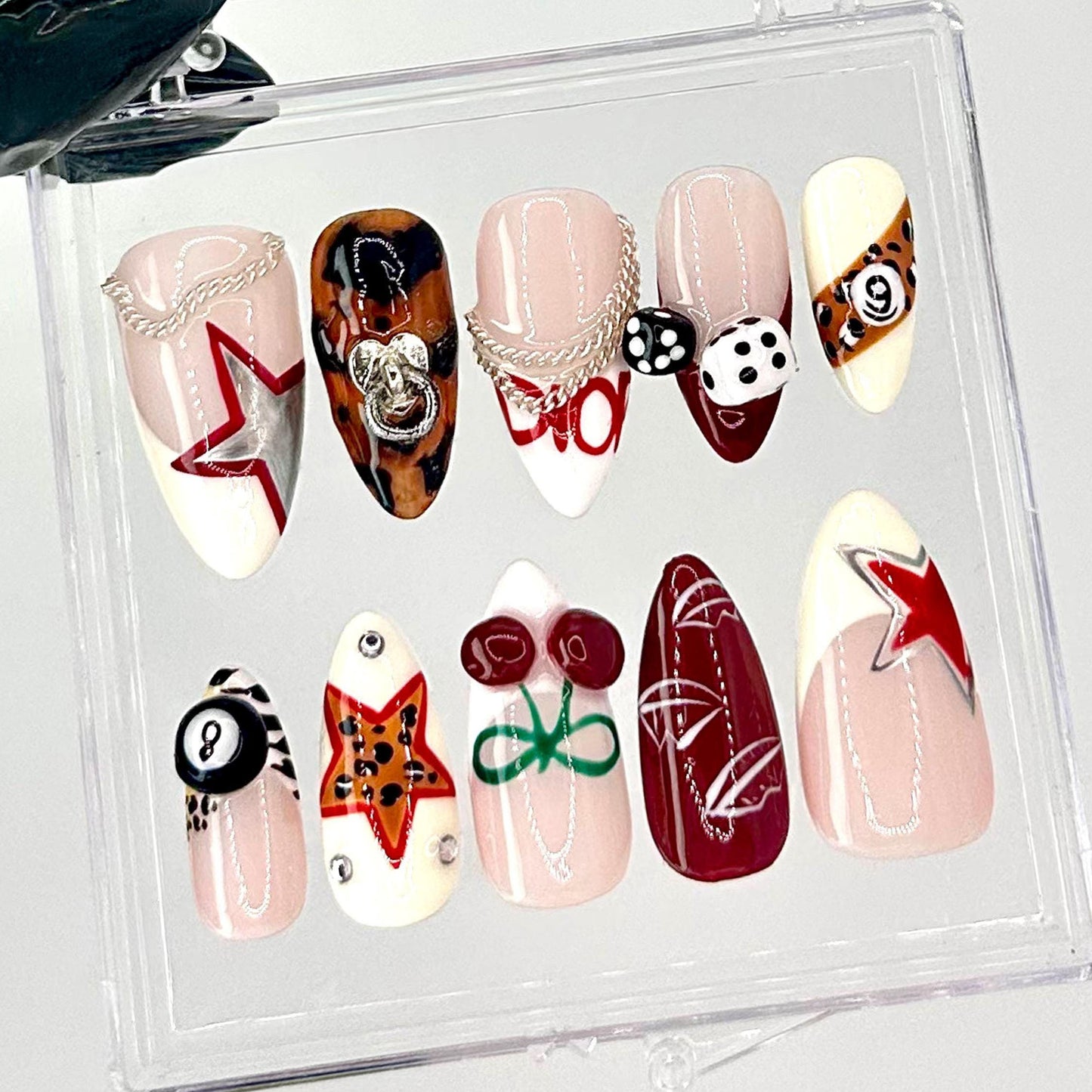 Bold Leopard Star Chain Press-On Nail Set.