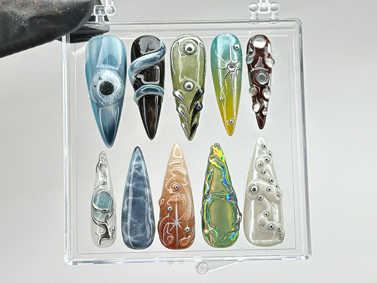 Holographic Splendor Press On Nails