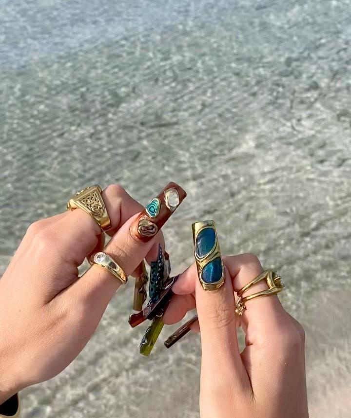 3D Retro Statement Nails Bold Metallic Design