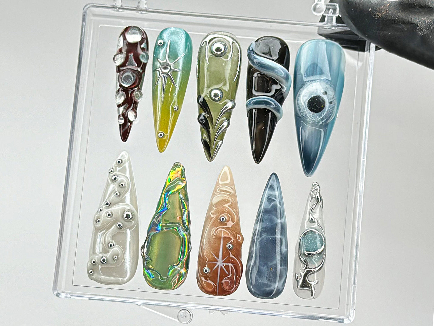 Holographic Splendor Press On Nails