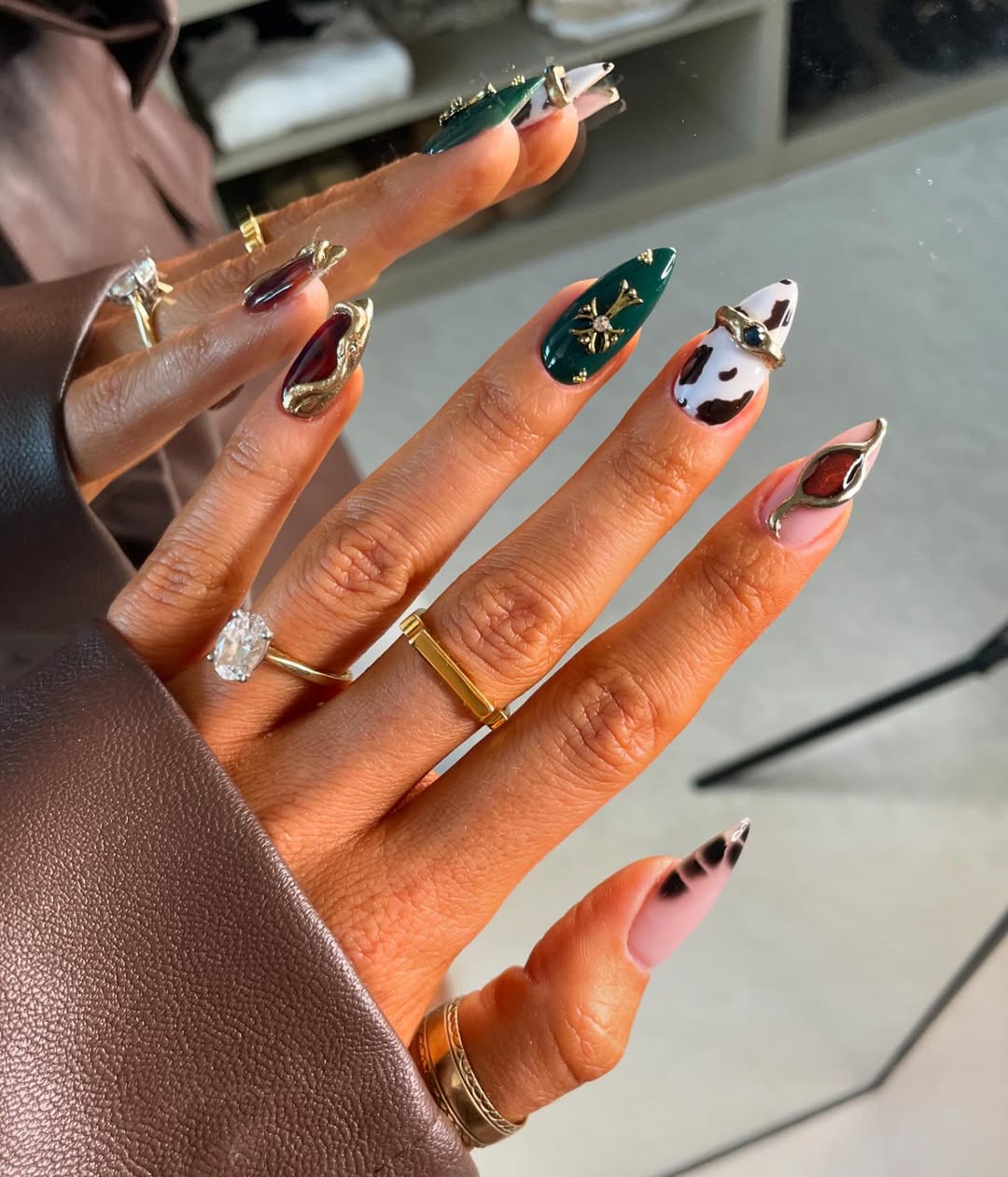 Luxury 3D Green and Red Press-On Nails with Artistic Accents