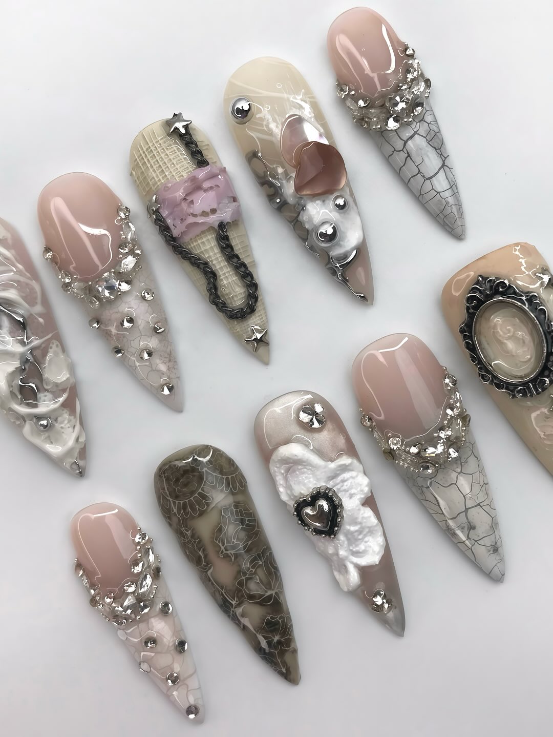 Victorian Lace and Pearl Gothic Press On Nails with Vintage Frame and Heart Details