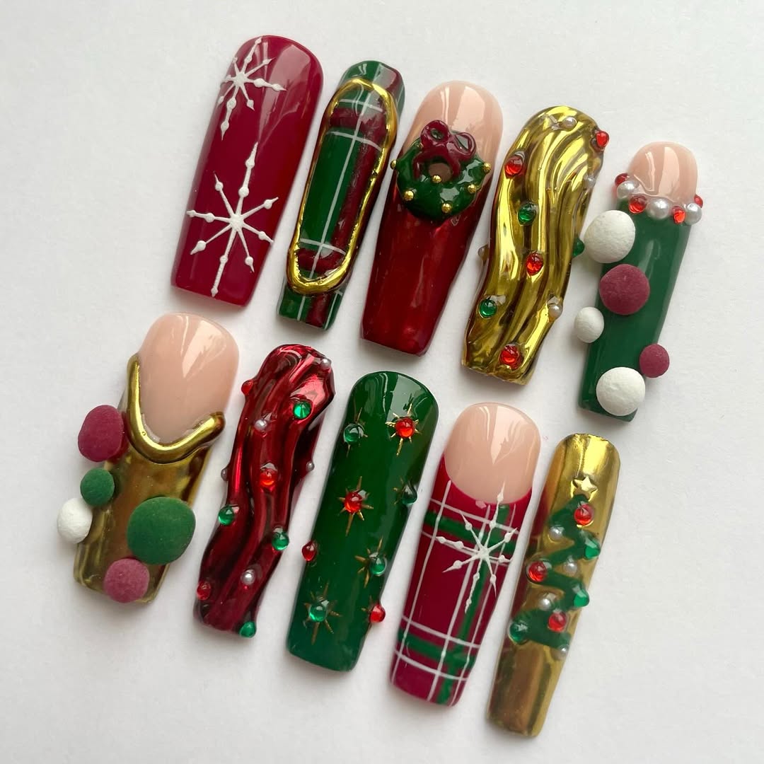 Christmas Press On Nail Set Festive Plaid Wreath and Tree Design