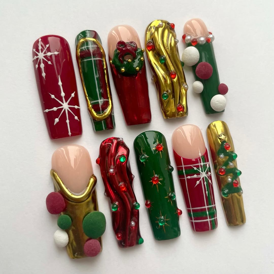 Christmas Press On Nail Set Festive Plaid Wreath and Tree Design
