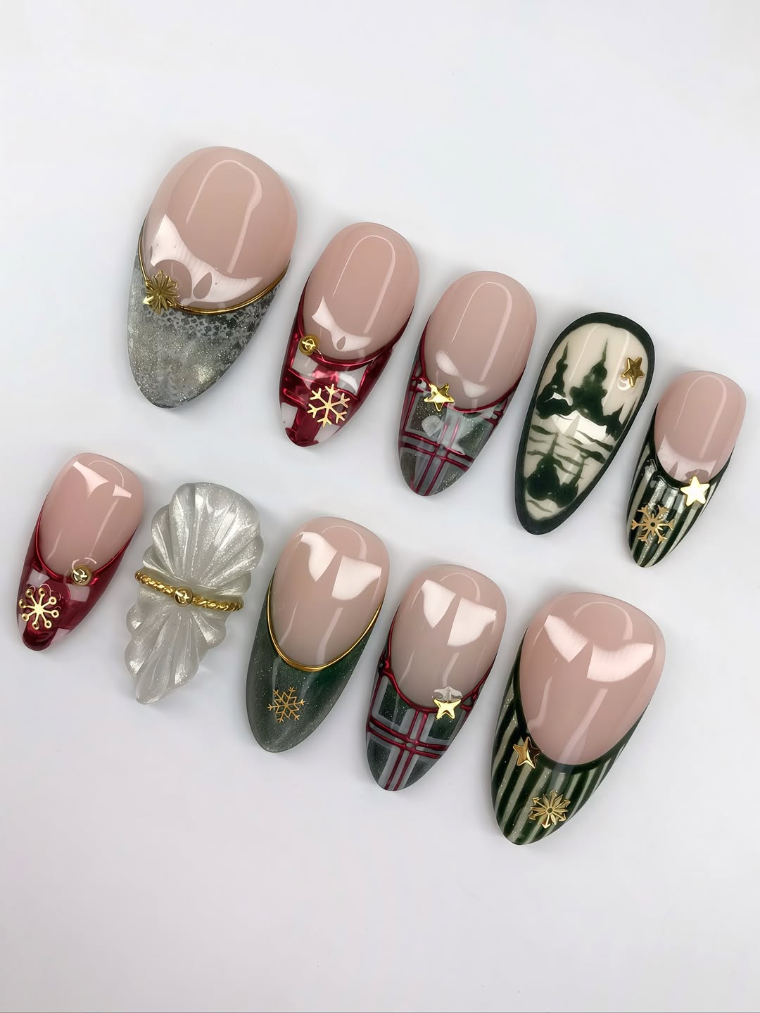 Nordic Winter Press On Nail Set Forest Plaid Gold Star Design