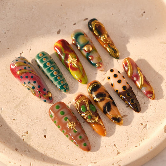 Custom Press-On Nails with Personalized Flair
