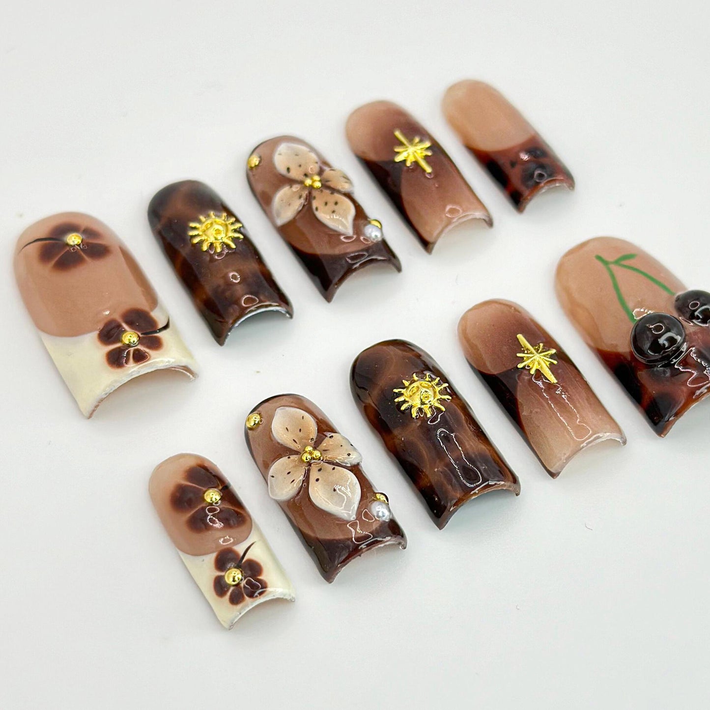 Luxurious Tortoiseshell Press-On Nails  - Tortoiseshell Floral Gold Press-On Nails