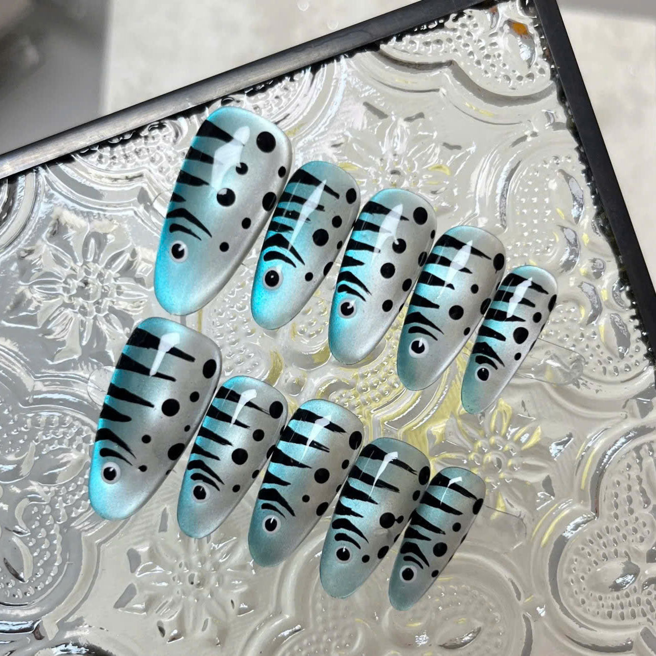 Stylish Tiger Fish Press On Nail Set