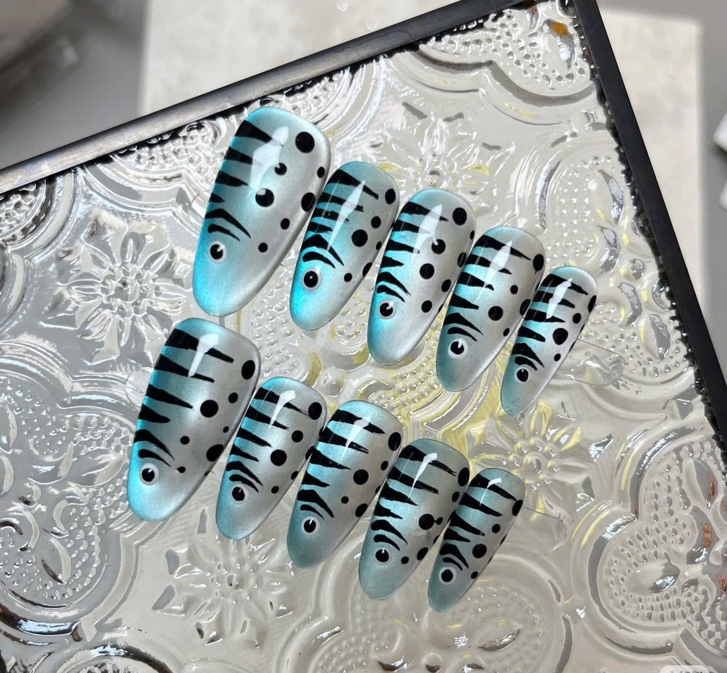 Stylish Tiger Fish Press On Nail Set